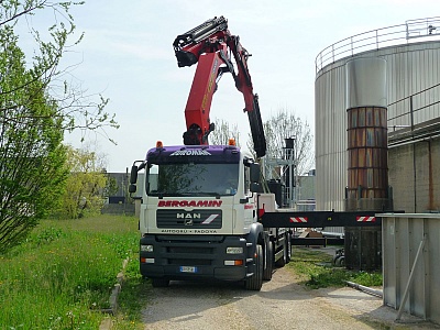 fotogallery 
	Parco Mezzi

	Guarda la Gallery dei nostri Automezzi

	Il nostro parco macchine si rinnova al passo con la tecnologia di nuova generazione nell'ottica di uno sviluppo ecosostenibile.
 Fotogallery, immagine camiongru-3.jpg