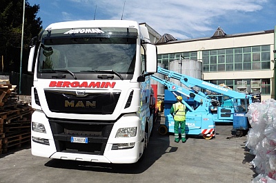 fotogallery 
	Parco Mezzi

	Guarda la Gallery dei nostri Automezzi

	Il nostro parco macchine si rinnova al passo con la tecnologia di nuova generazione nell'ottica di uno sviluppo ecosostenibile.
 Fotogallery, immagine gruelettriche-14.jpg