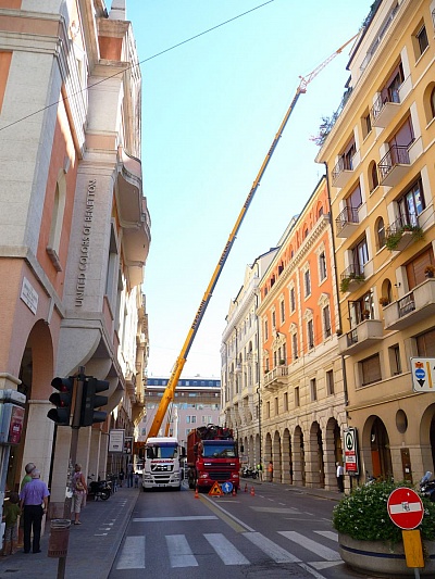 fotogallery 
	Parco Mezzi

	Guarda la Gallery dei nostri Automezzi

	Il nostro parco macchine si rinnova al passo con la tecnologia di nuova generazione nell'ottica di uno sviluppo ecosostenibile.
 Fotogallery, immagine grugirevoli-13.jpg