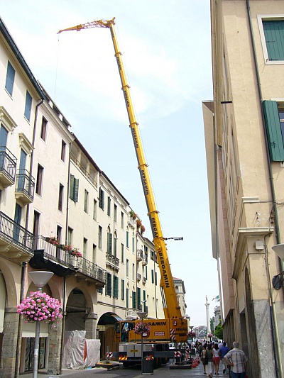 fotogallery 
	Parco Mezzi

	Guarda la Gallery dei nostri Automezzi

	Il nostro parco macchine si rinnova al passo con la tecnologia di nuova generazione nell'ottica di uno sviluppo ecosostenibile.
 Fotogallery, immagine grugirevoli-30.jpg