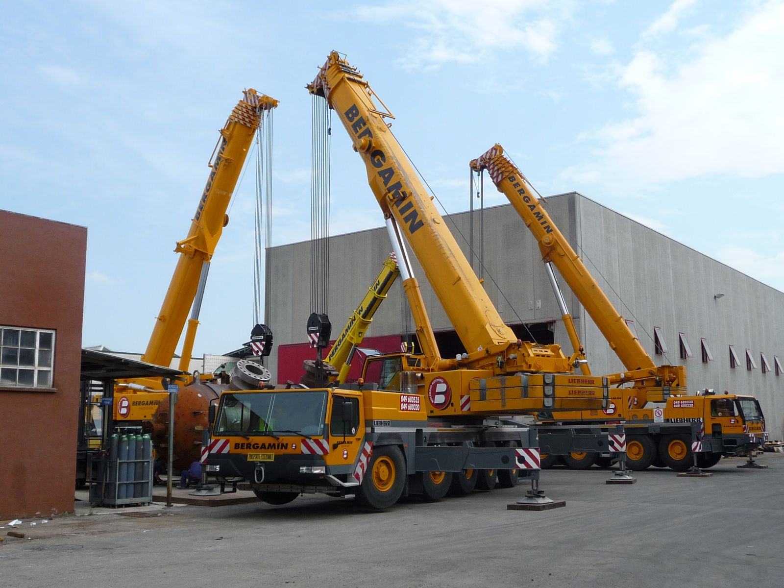 fotogallery 
	Parco Mezzi

	Guarda la Gallery dei nostri Automezzi

	Il nostro parco macchine si rinnova al passo con la tecnologia di nuova generazione nell'ottica di uno sviluppo ecosostenibile.
 Fotogallery, immagine grugirevoli-56.jpg