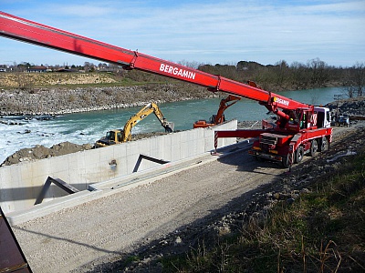 fotogallery 
	Parco Mezzi

	Guarda la Gallery dei nostri Automezzi

	Il nostro parco macchine si rinnova al passo con la tecnologia di nuova generazione nell'ottica di uno sviluppo ecosostenibile.
 Fotogallery, immagine idrogru-11.JPG