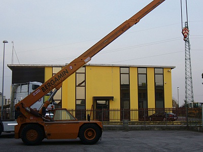 fotogallery 
	Parco Mezzi

	Guarda la Gallery dei nostri Automezzi

	Il nostro parco macchine si rinnova al passo con la tecnologia di nuova generazione nell'ottica di uno sviluppo ecosostenibile.
 Fotogallery, immagine semoventi-14.jpg