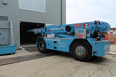 fotogallery 
	Parco Mezzi

	Guarda la Gallery dei nostri Automezzi

	Il nostro parco macchine si rinnova al passo con la tecnologia di nuova generazione nell'ottica di uno sviluppo ecosostenibile.
 Fotogallery, immagine semoventi-36.jpg