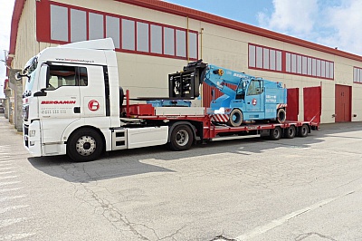 fotogallery 
	Parco Mezzi

	Guarda la Gallery dei nostri Automezzi

	Il nostro parco macchine si rinnova al passo con la tecnologia di nuova generazione nell'ottica di uno sviluppo ecosostenibile.
 Fotogallery, immagine trasporti-13.jpg