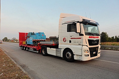 fotogallery 
	Parco Mezzi

	Guarda la Gallery dei nostri Automezzi

	Il nostro parco macchine si rinnova al passo con la tecnologia di nuova generazione nell'ottica di uno sviluppo ecosostenibile.
 Fotogallery, immagine trasporti-14.jpg