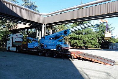 fotogallery 
	Parco Mezzi

	Guarda la Gallery dei nostri Automezzi

	Il nostro parco macchine si rinnova al passo con la tecnologia di nuova generazione nell'ottica di uno sviluppo ecosostenibile.
 Fotogallery, immagine trasporti-8.jpg